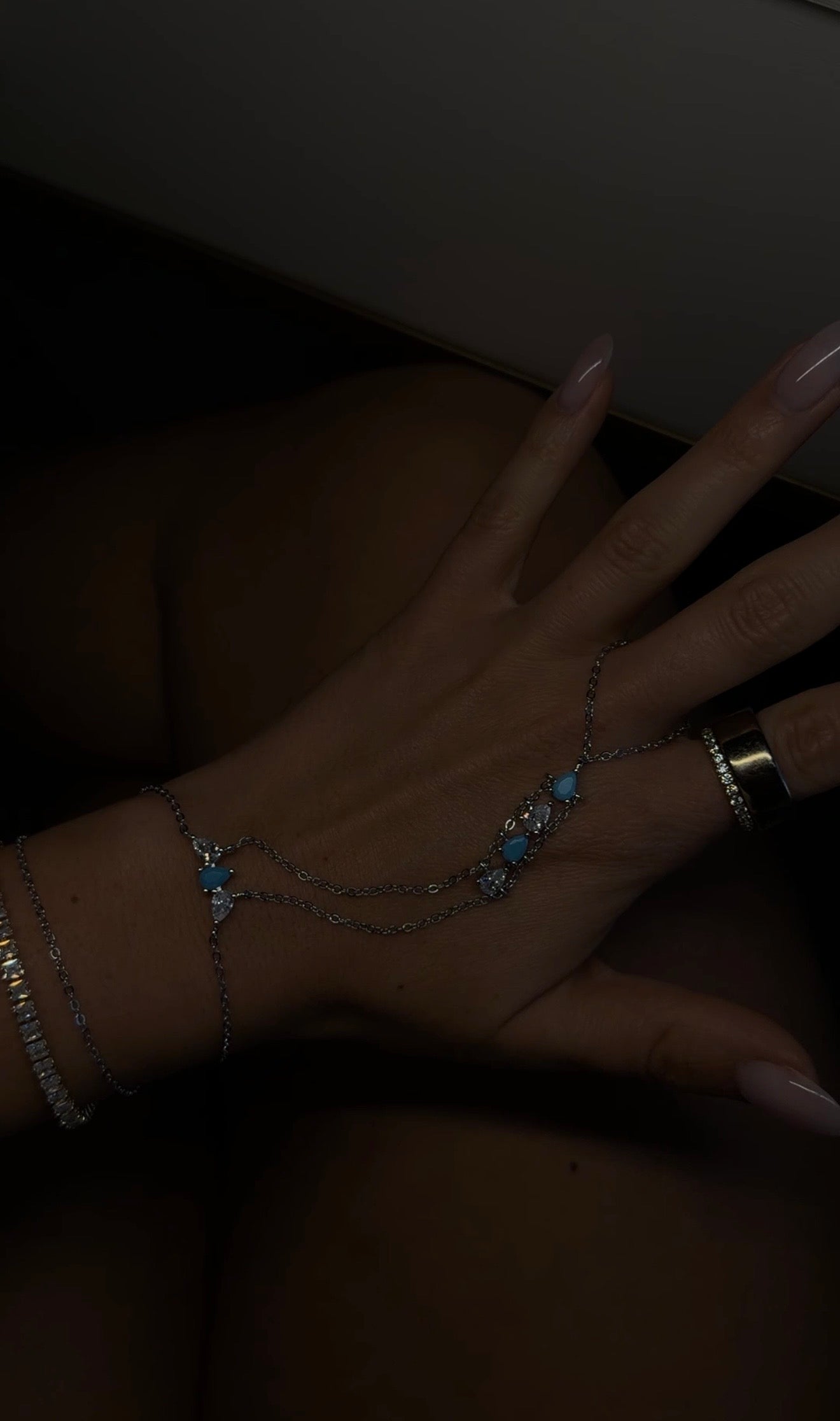 Evora Hand Chain