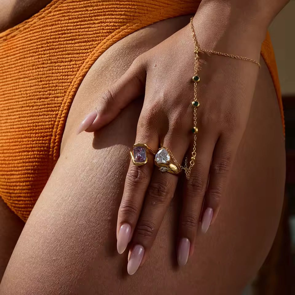 CADENAS DE MANO CON TIARA