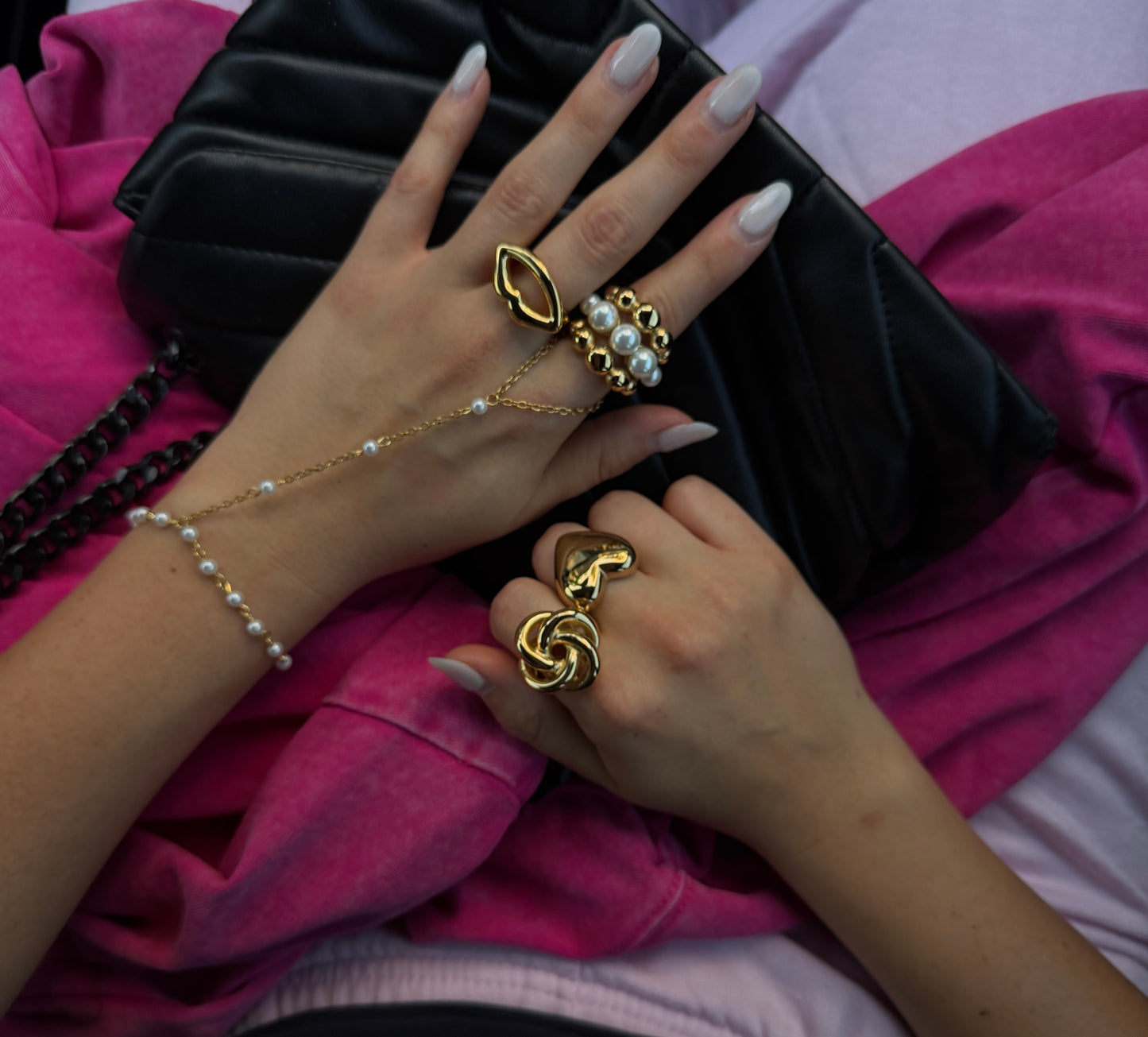 Perlitas Hand Bracelet
