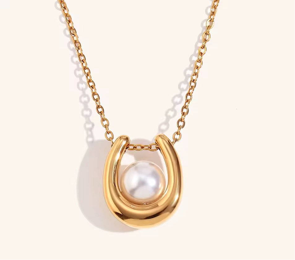 LUZIA NECKLACE