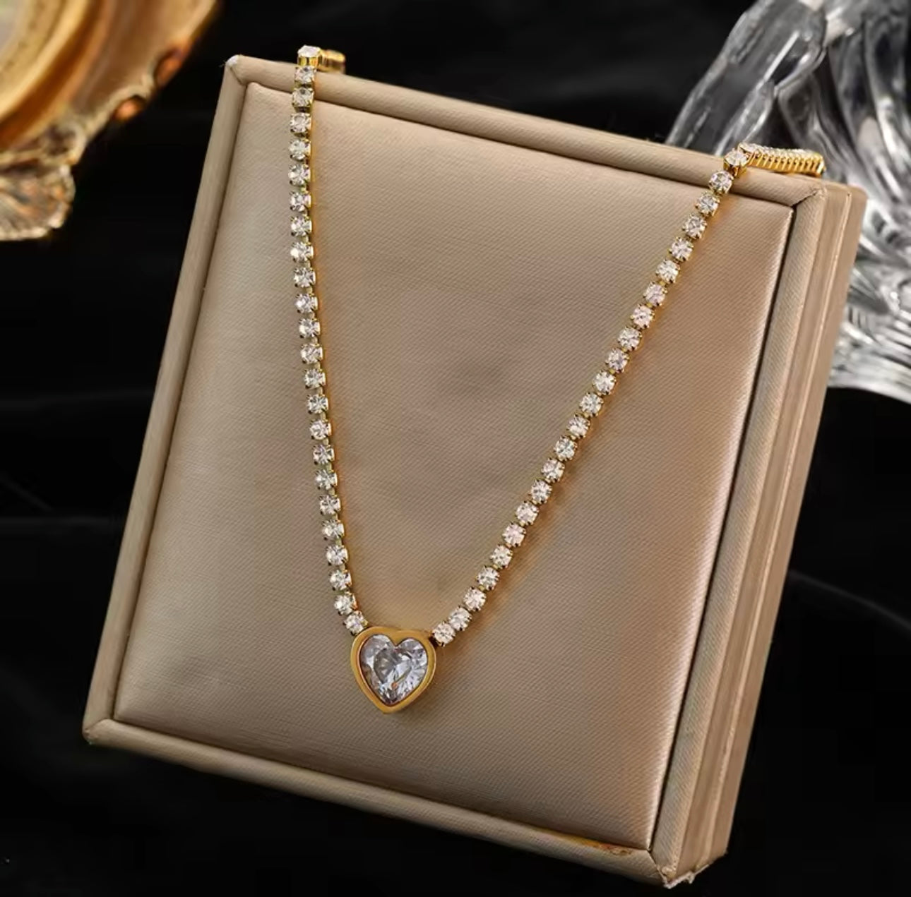 LIVELY NECKLACE