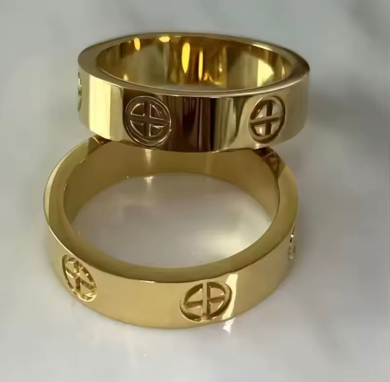 THE SIGNATURE BAND RING