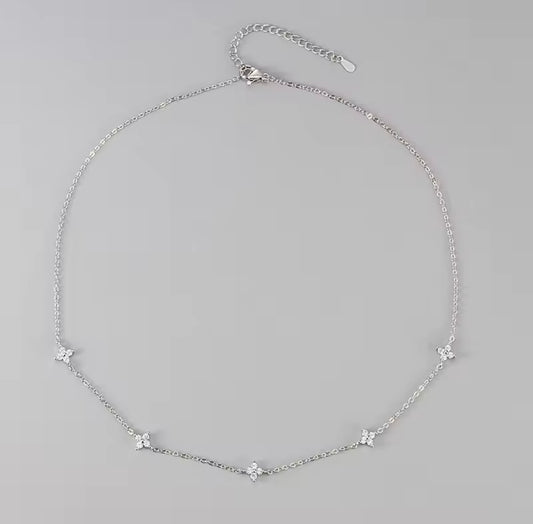CLOVER NECKLACE