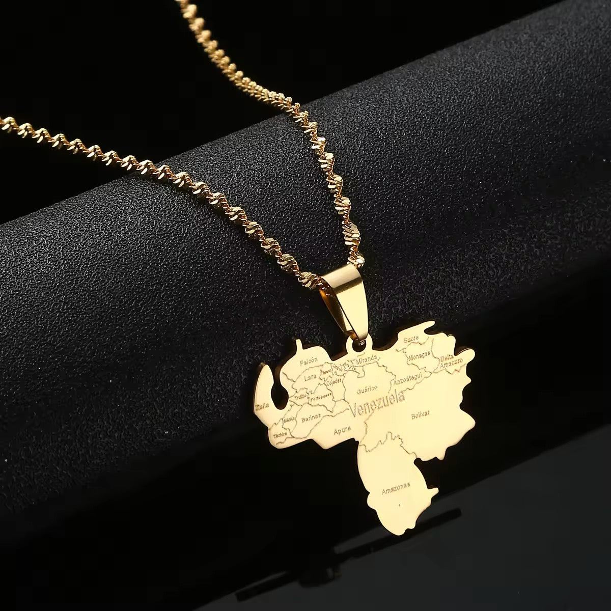MAPITAS NECKLACES