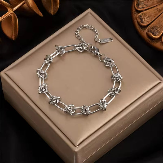 KNOT SILVER BRACELET