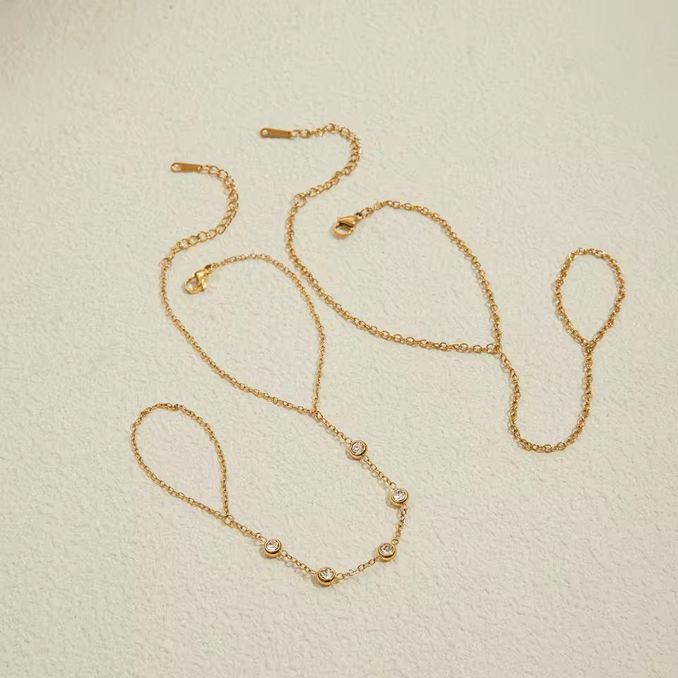 CADENAS DE MANO CON TIARA