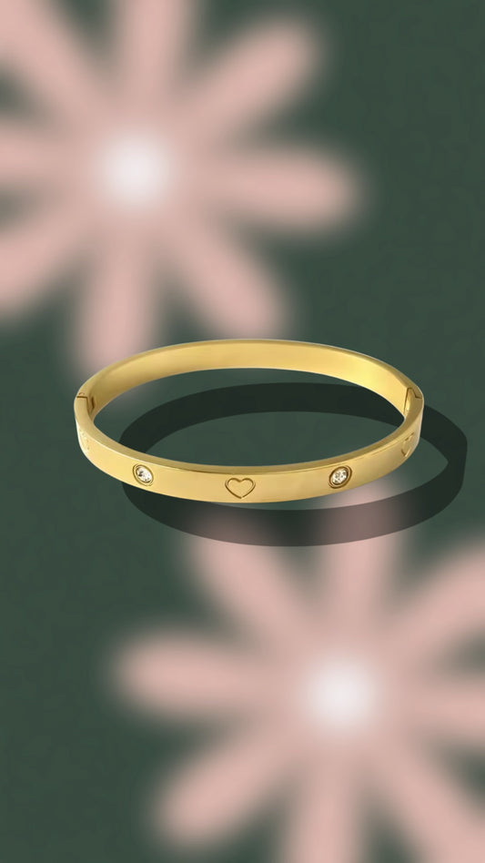 BRAZALETE DE CORAZONES DE ACERO
