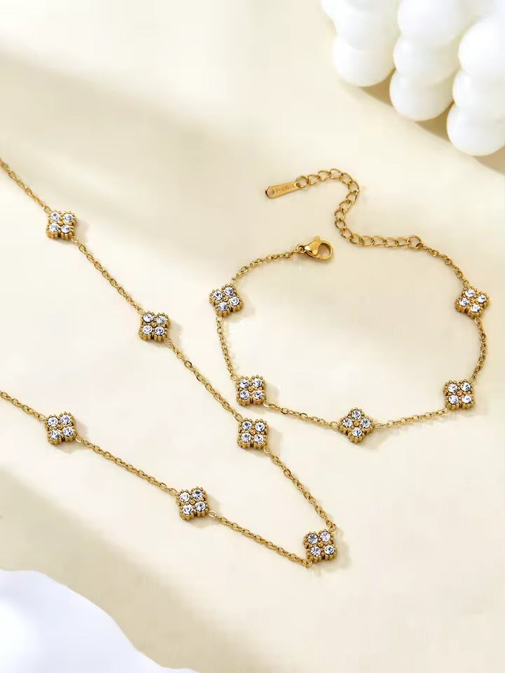 AURORA CLEAR SET with earrings