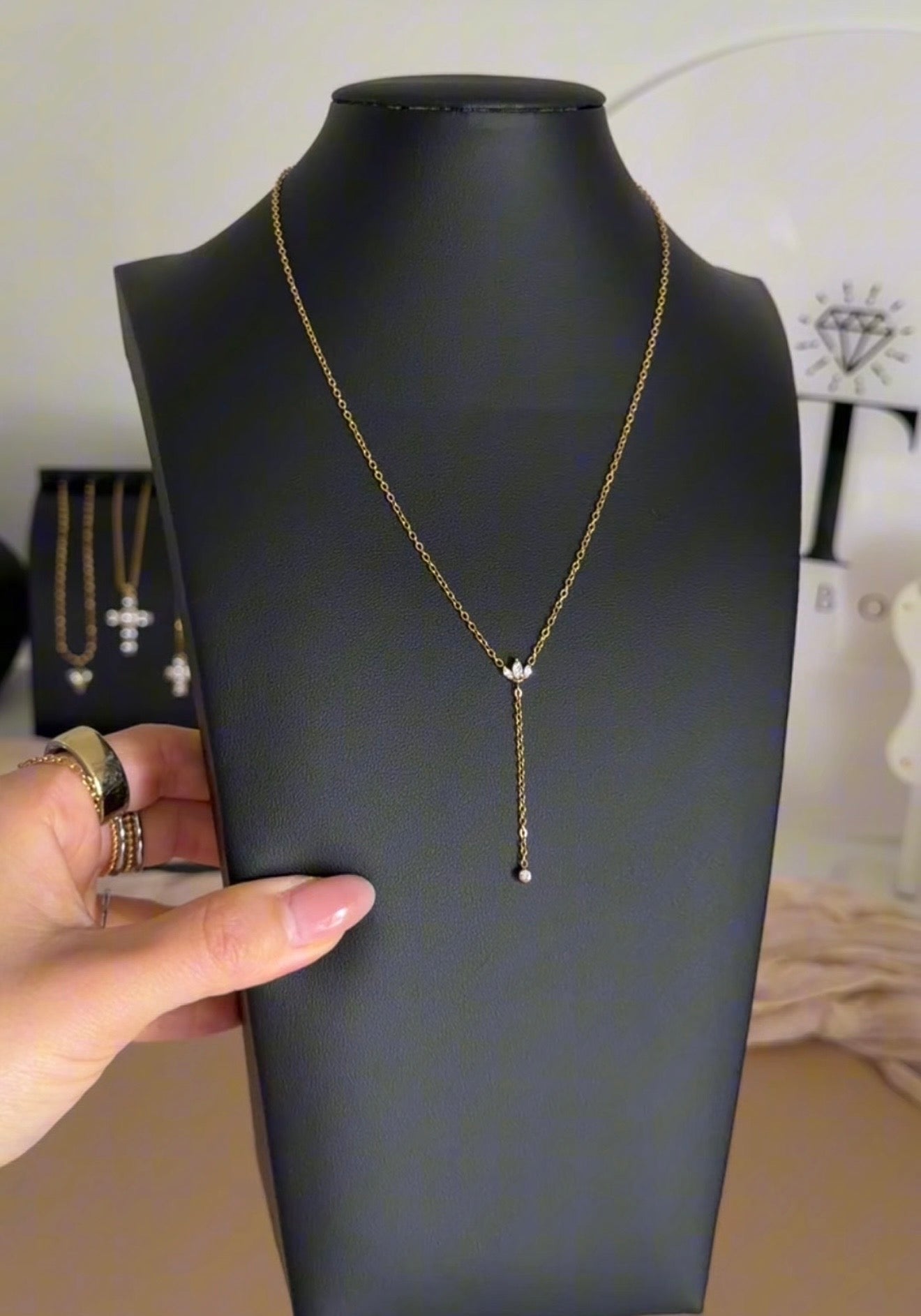 Nari Necklace