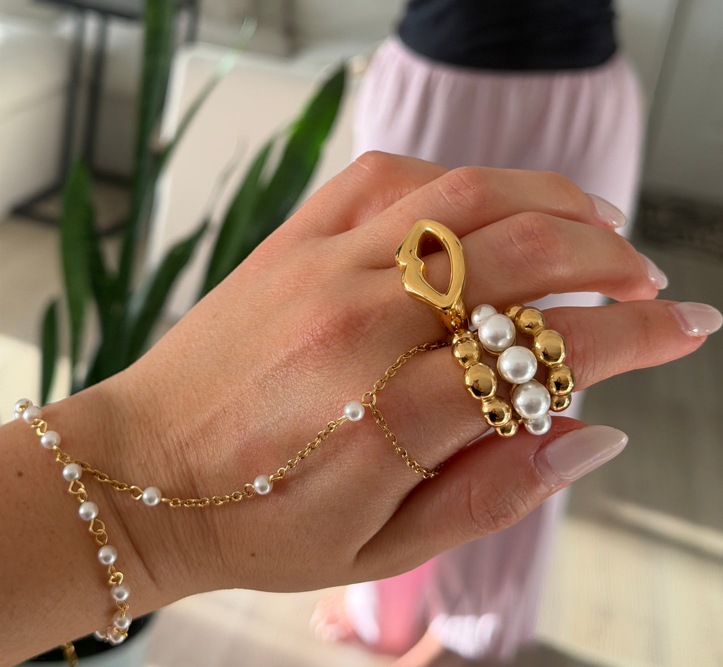 Perlitas Hand Bracelet