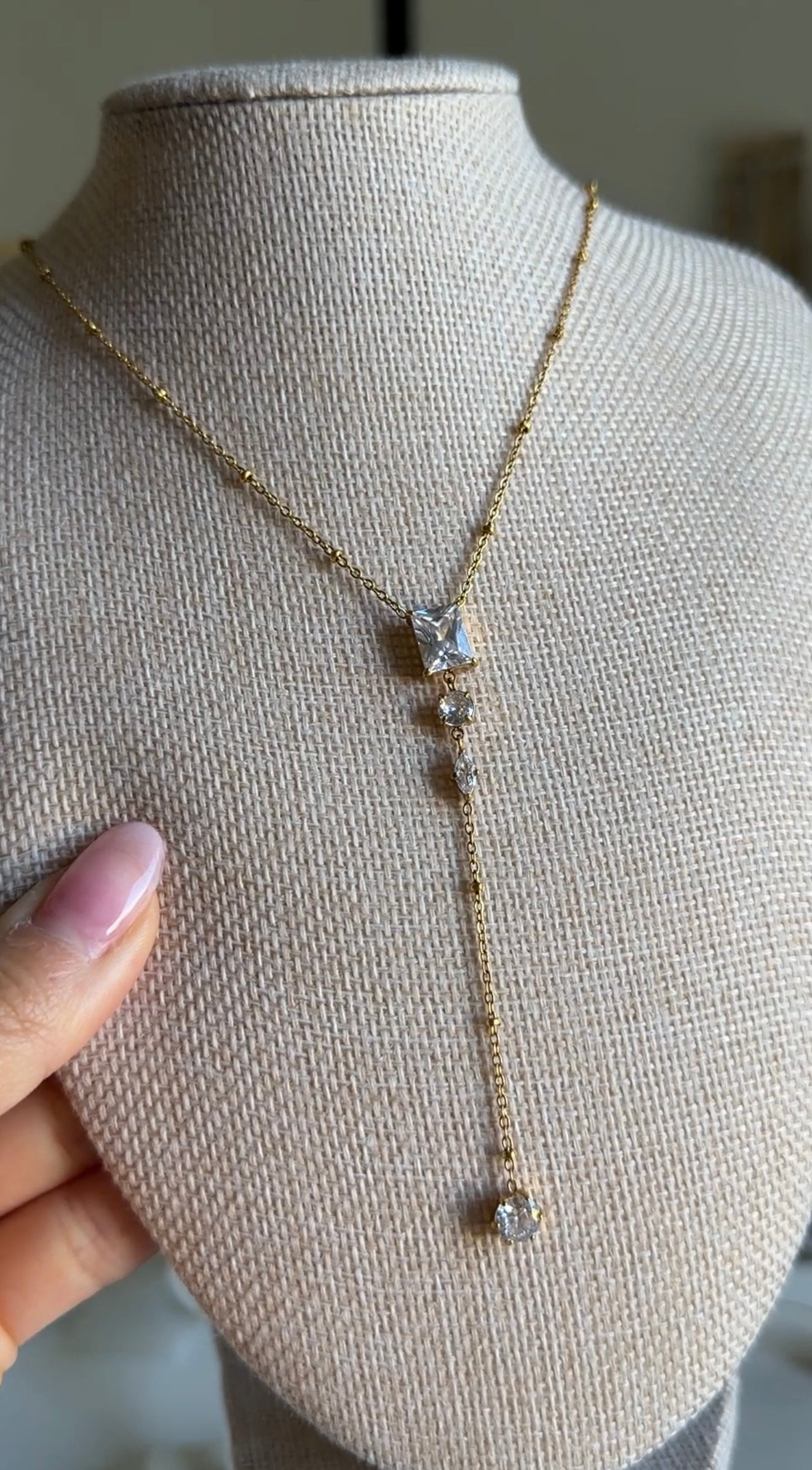 Reina Necklace
