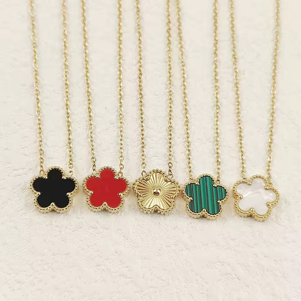 CLOVER RED NECKLACE