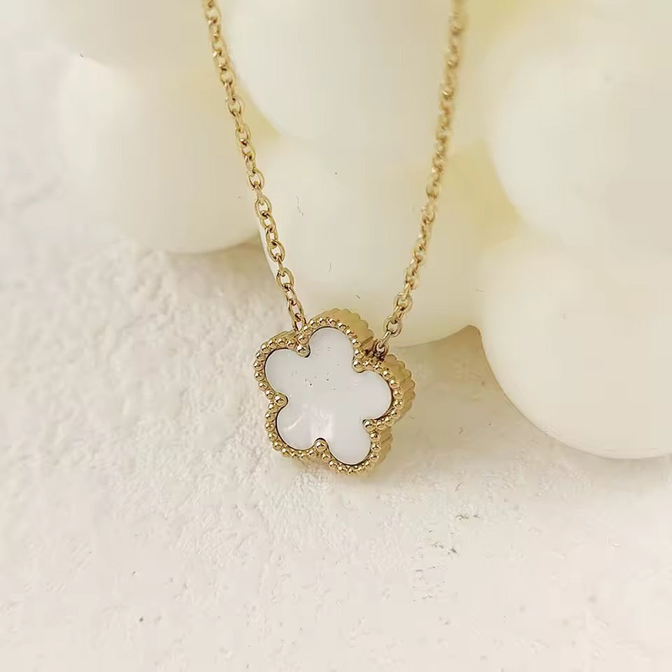 CLOVER NECKLACE