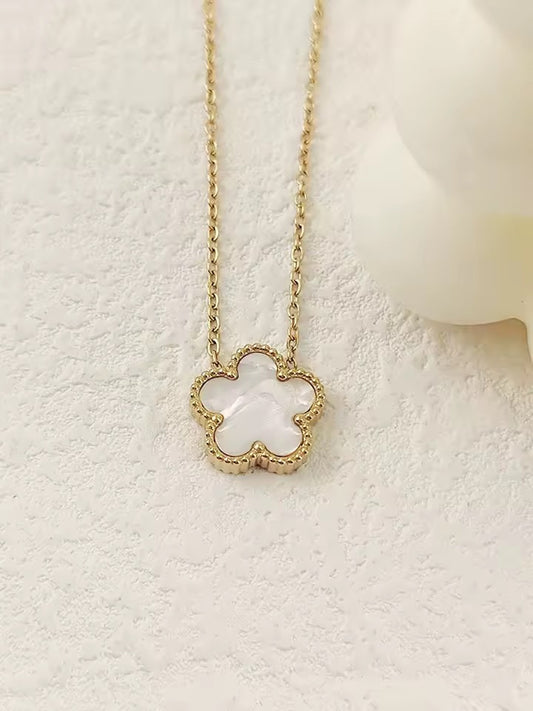 CLOVER NECKLACE