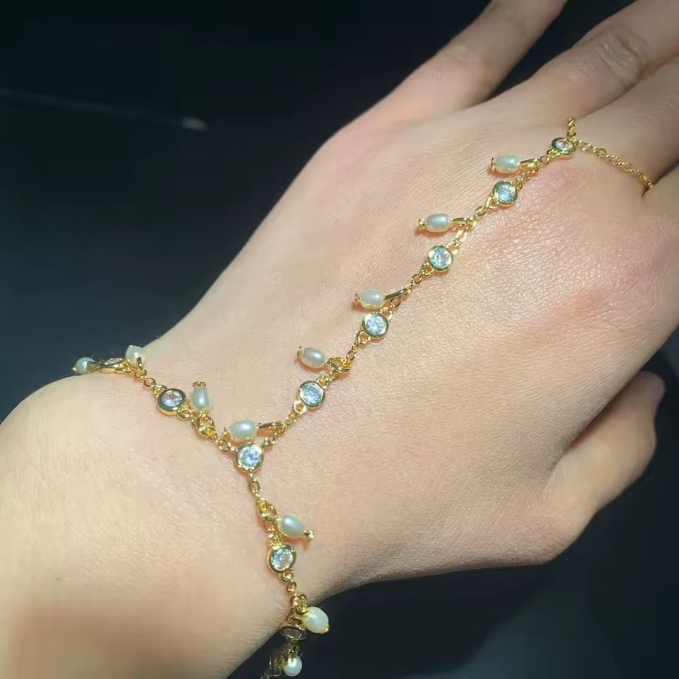 MOONVEIL HAND CHAIN- Gold filled